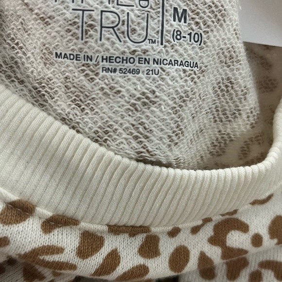 Time and Tru Woman’s Leopard Animal Print Sweatshirt NWT - Picture 7 of 10